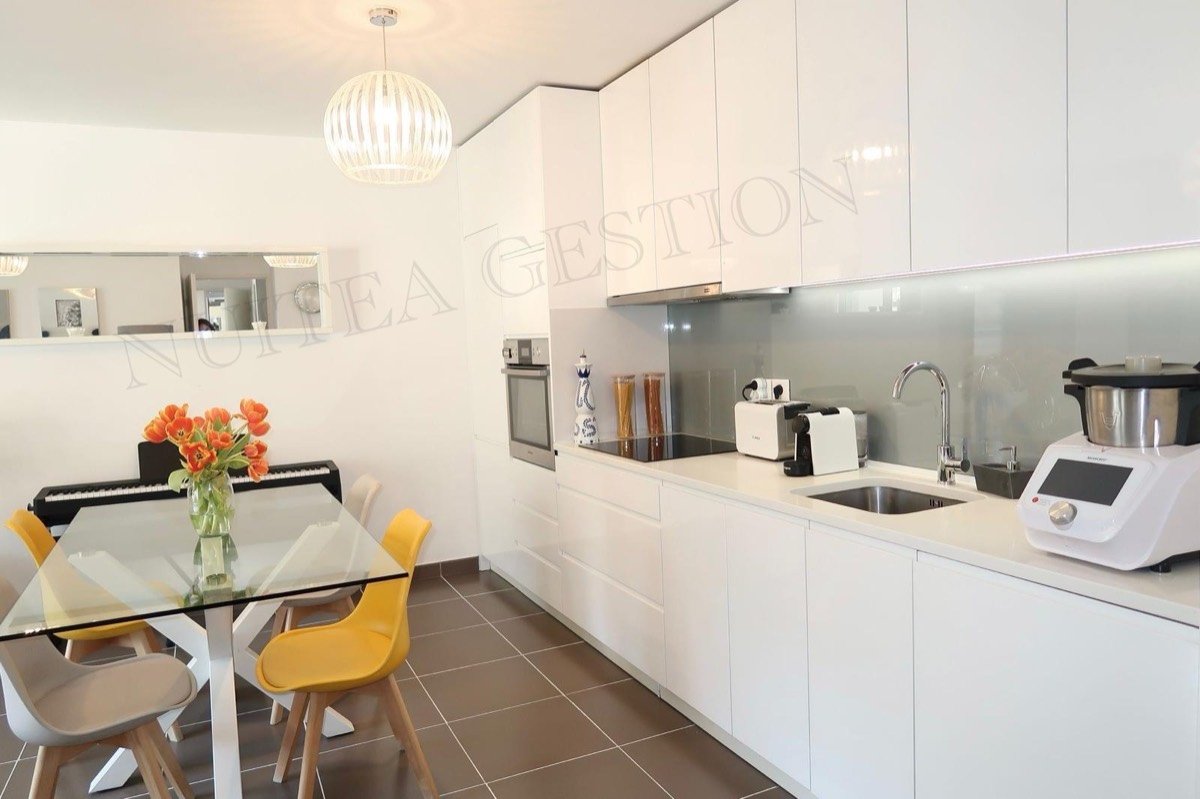 Cuisine équipée d'un appartement meublé