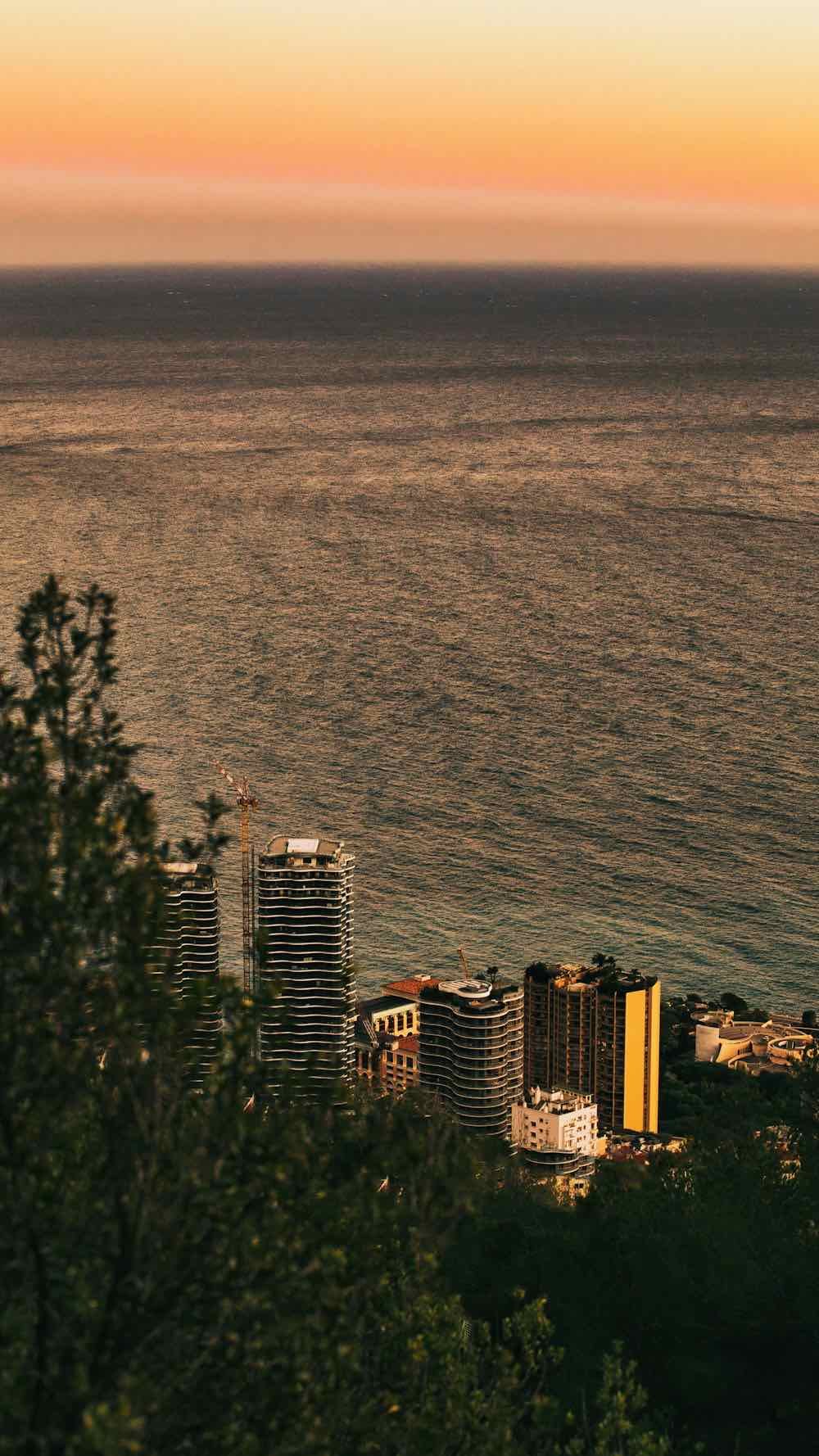 Coucher de soleil sur la mer depuis les hauteurs de Beausoleil