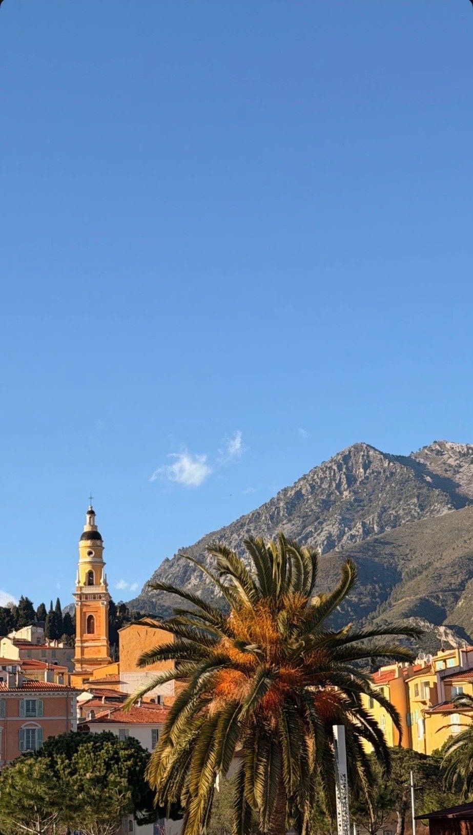 La vieille ville de Menton, où est née NUITEA